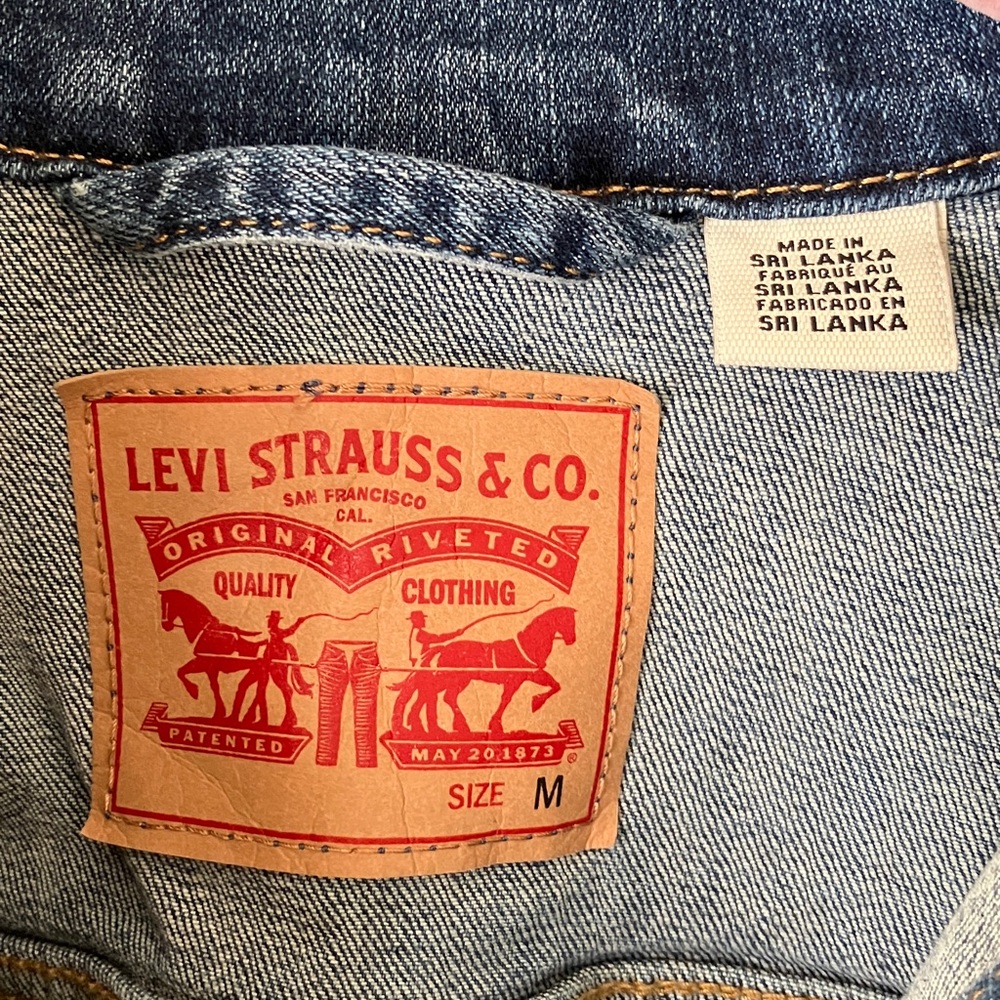 EUC Levi's M Dark Blue Heavyweight Jean Jacket - Picture 3 of 6